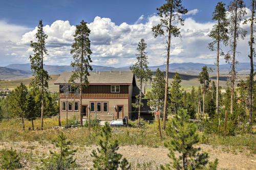 Magnificent Granby Ski-In and Ski-Out Home with Hot Tub! - image 4