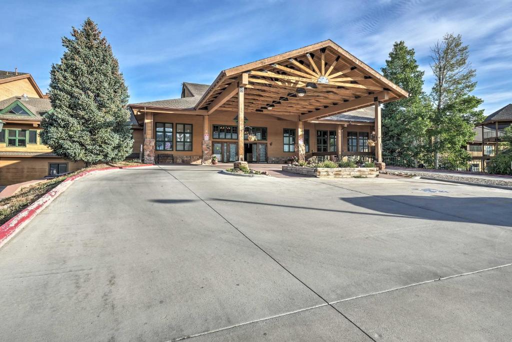 Studio with Pools Near Granby Ranch Ski and Golf - image 3