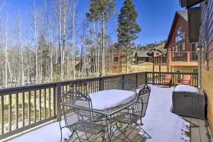 Ski-In and Ski-Out Retreat with Gas Grill and Fire Pit - image 11