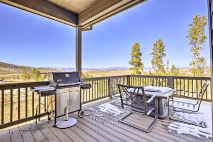 Ski-In and Ski-Out Retreat with Gas Grill and Fire Pit - image 17