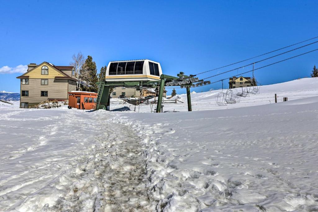 Ski-In and Ski-Out Retreat with Gas Grill and Fire Pit - image 5