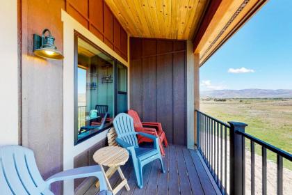 Modern Granby Ranch Getaway - image 6