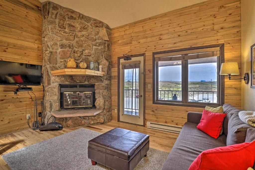 Cozy Granby Mtn Condo with Resort Amenities! - image 4