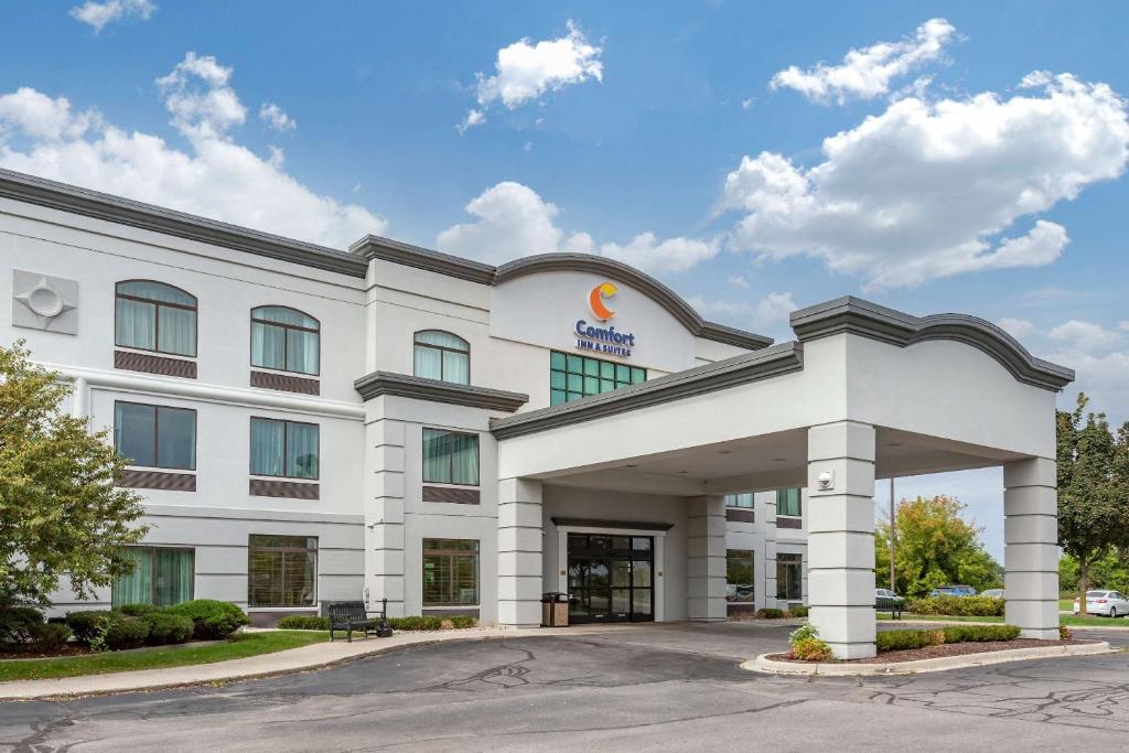 Comfort Inn & Suites - main image