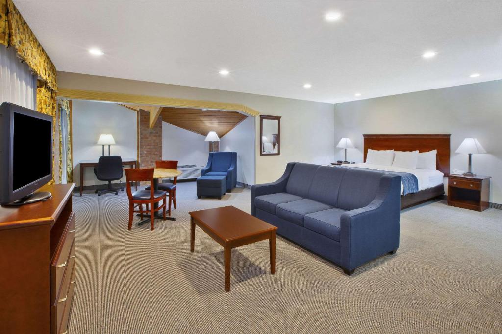 Quality Inn - image 6