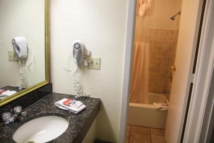 Imperial Inn Grand Blanc - image 15