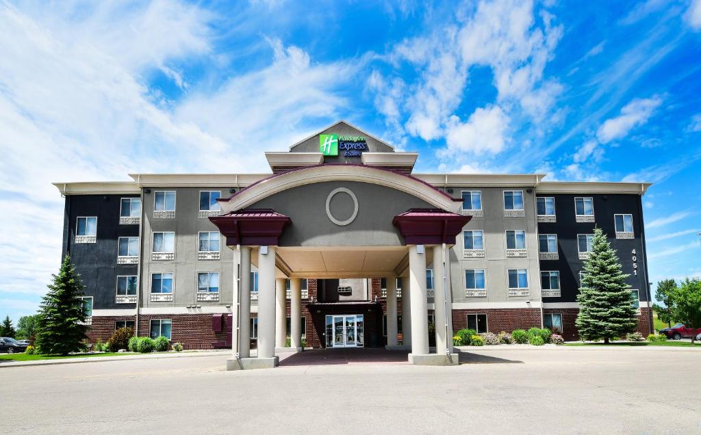 Holiday Inn Express Hotel & Suites Grand Forks an IHG Hotel - main image