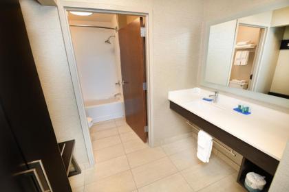 Holiday Inn Express Hotel & Suites Grand Forks an IHG Hotel - image 12
