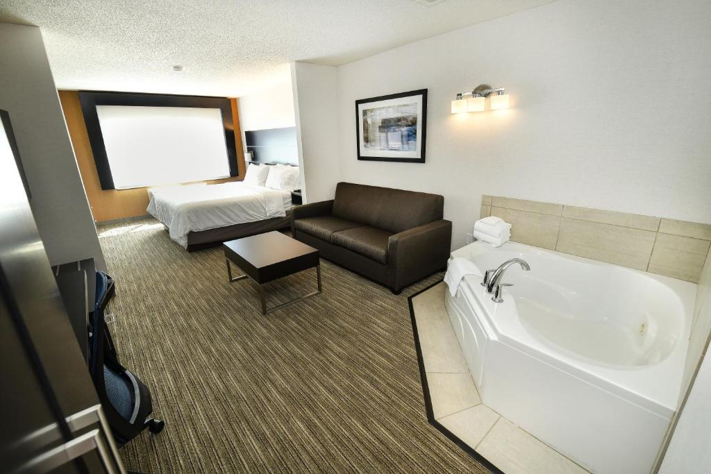 Holiday Inn Express Hotel & Suites Grand Forks an IHG Hotel - image 6