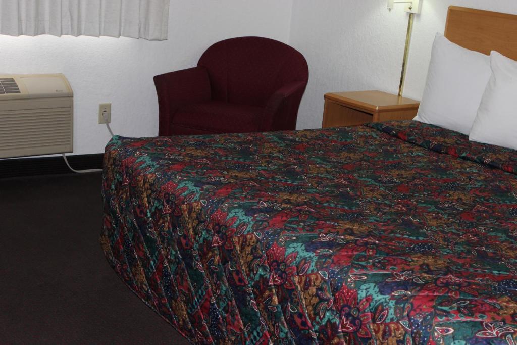 Americas Best Value Inn Grand Forks - image 2