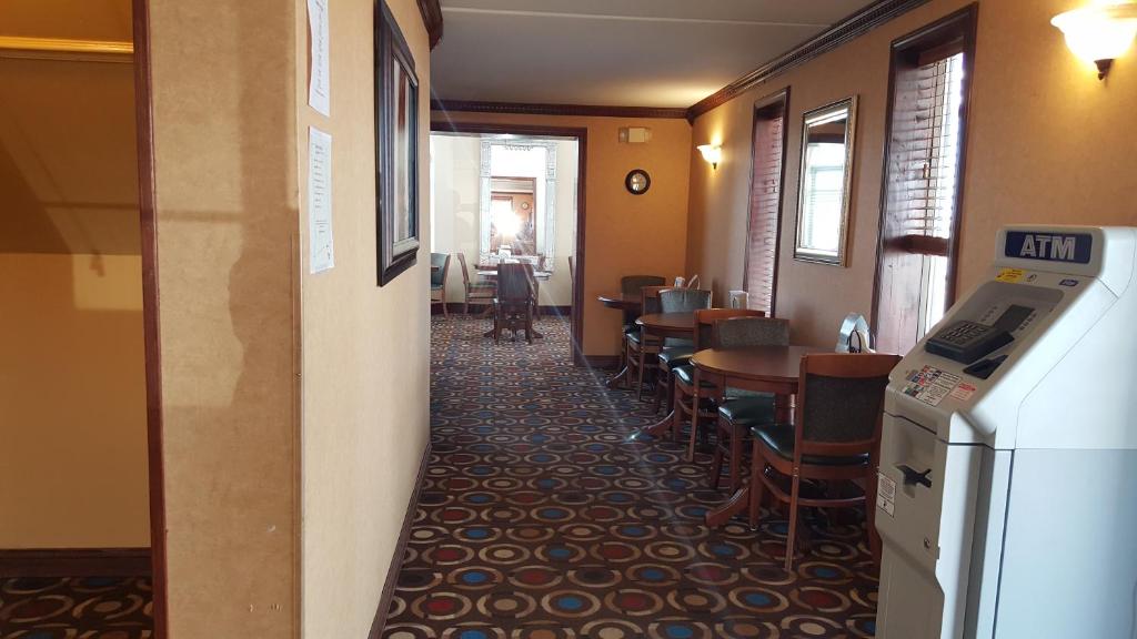 Knights Inn and Suites - Grand Forks - image 6