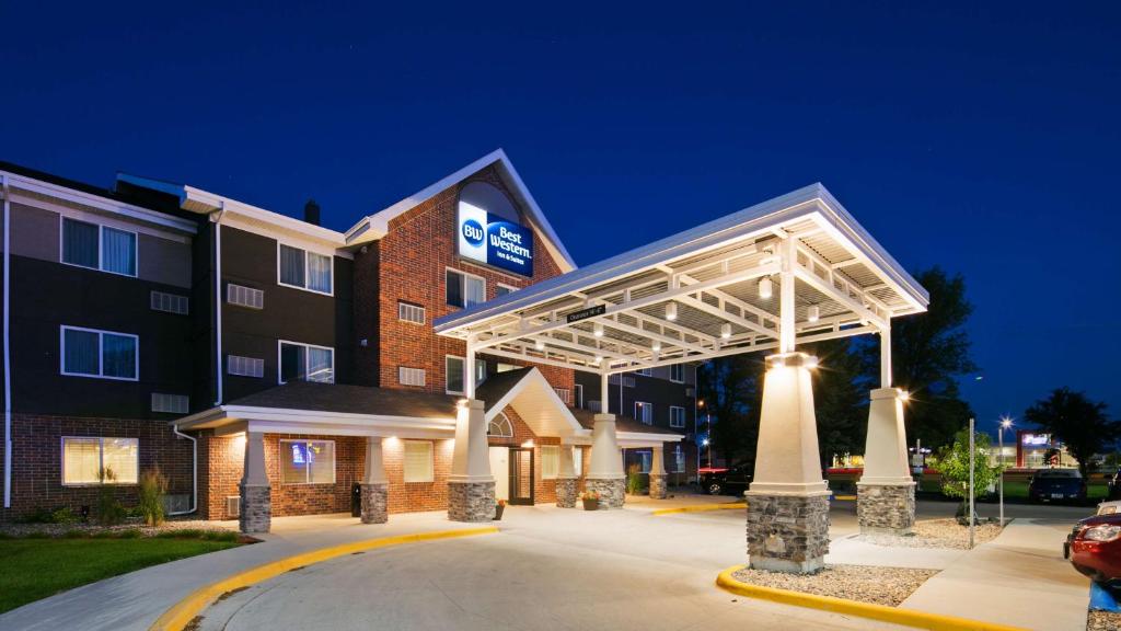 Best Western Harvest Inn & Suites - main image