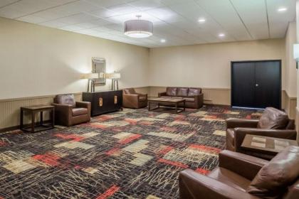 Ramada by Wyndham Grand Forks - image 15