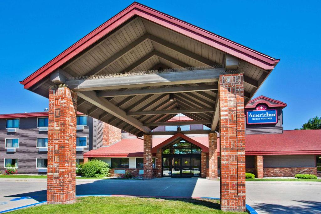 AmericInn by Wyndham Grand Forks - main image