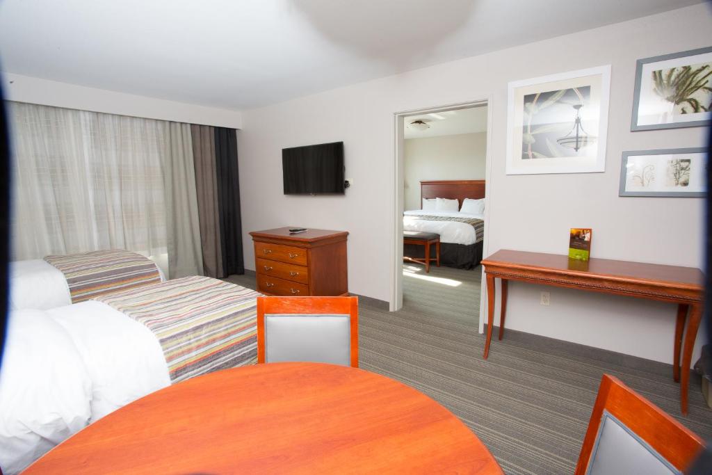 Country Inn & Suites by Radisson Grand Forks ND - image 2