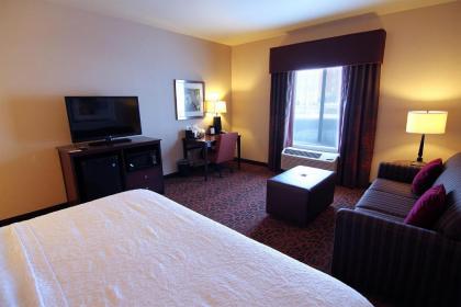 Hampton Inn & Suites Grand Forks - image 13