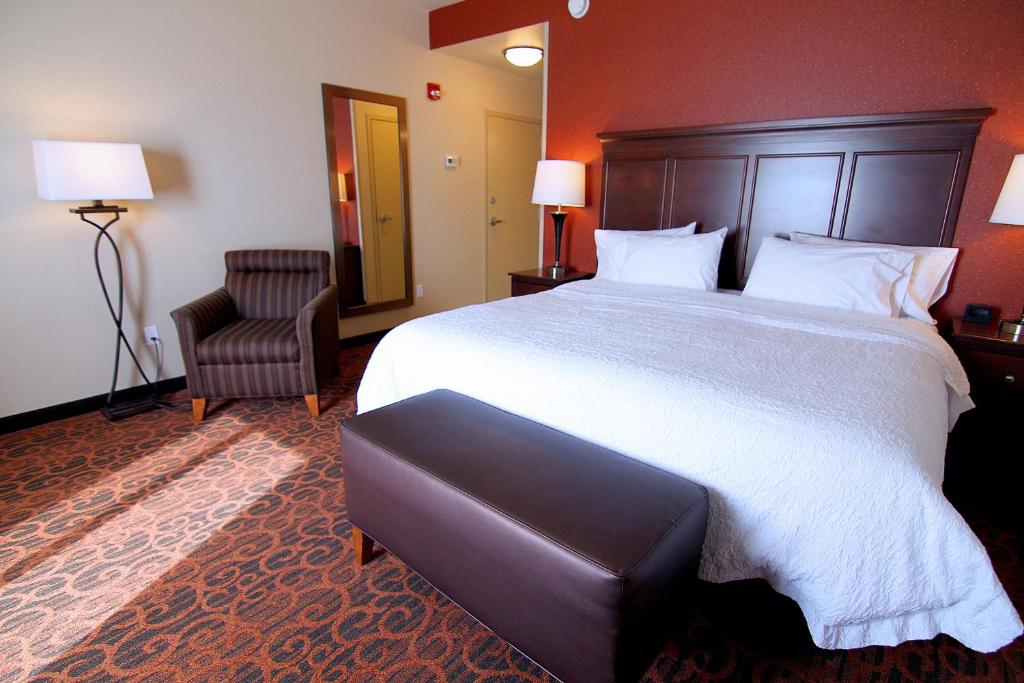 Hampton Inn & Suites Grand Forks - image 3