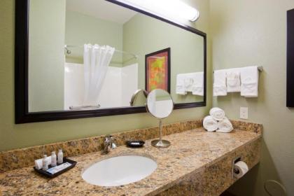 Expressway Suites of Grand Forks - image 15