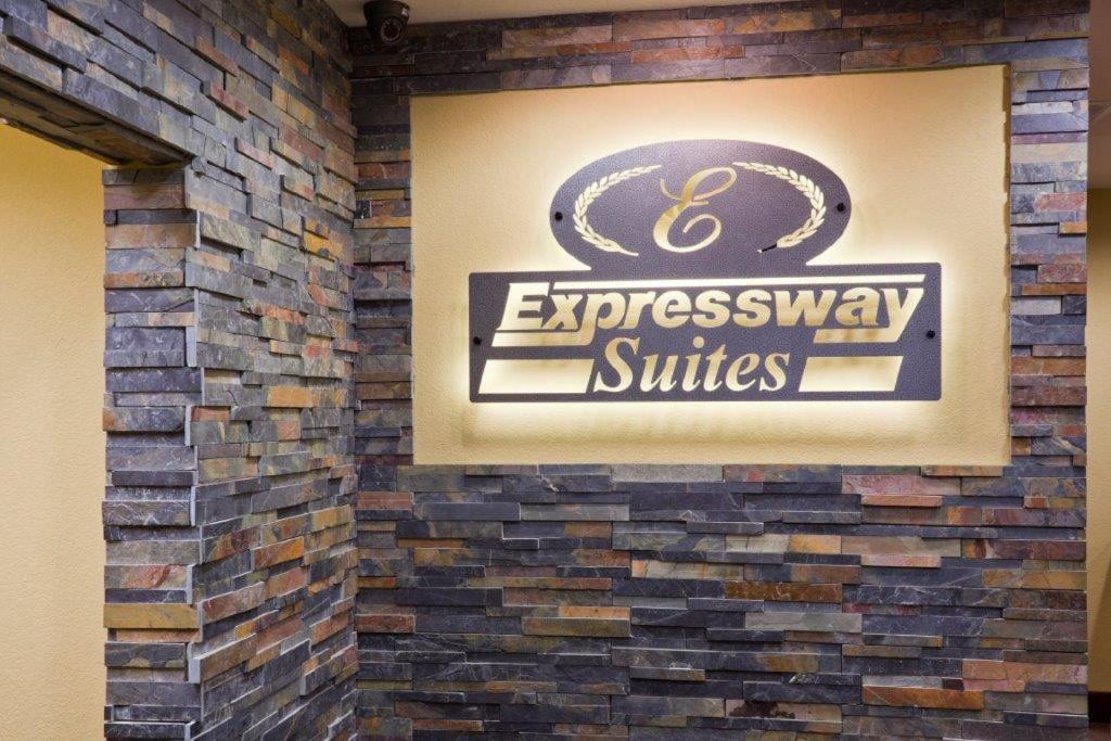 Expressway Suites of Grand Forks - image 4