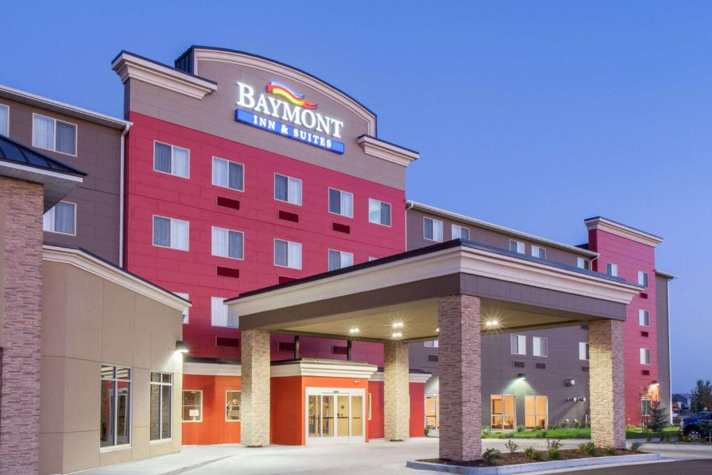 Baymont by Wyndham Grand Forks - main image