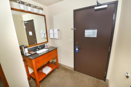 Baymont by Wyndham Grand Forks - image 6