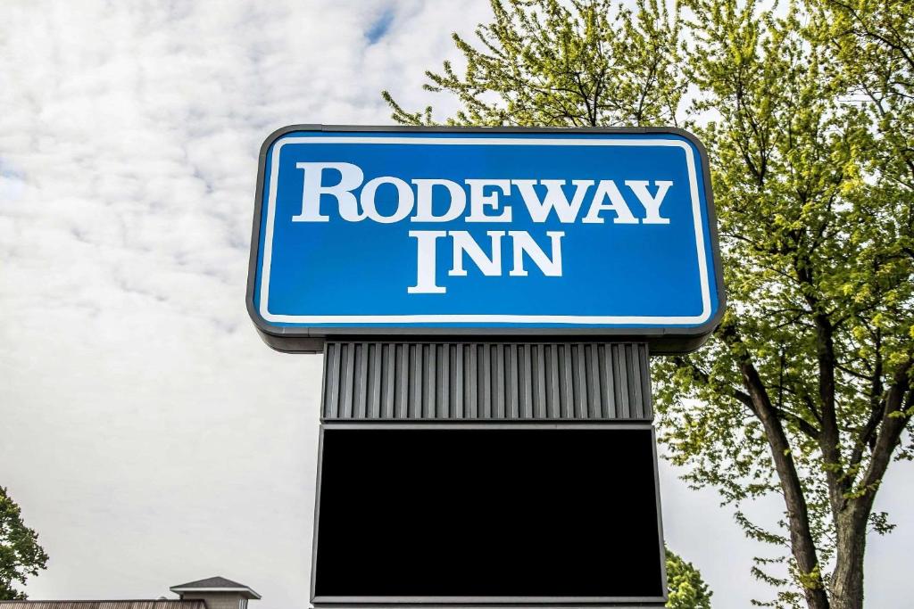 Rodeway Inn Grand Haven - main image