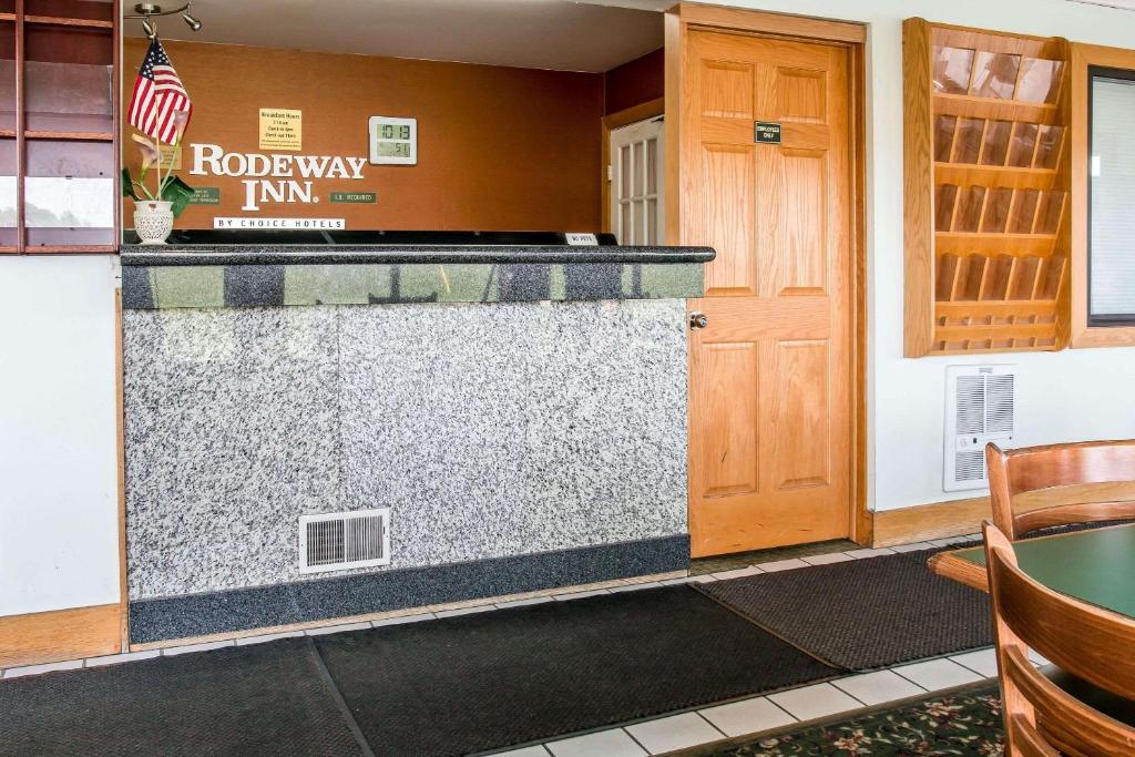 Rodeway Inn Grand Haven - image 4