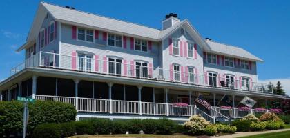 Harbor House Inn Grand Haven