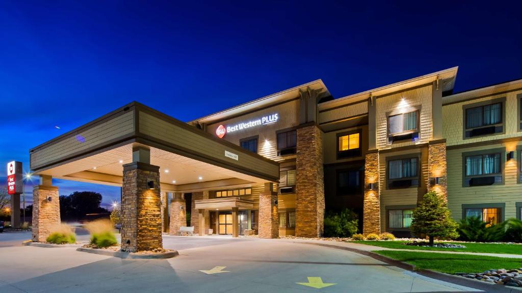 Best Western Plus Grand Island Inn and Suites - main image