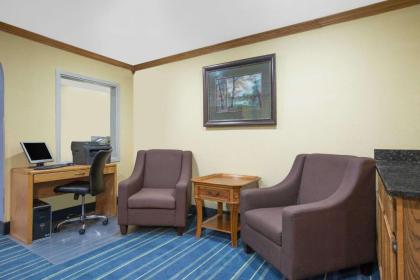 Days Inn by Wyndham Grand Island - image 15