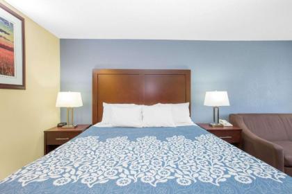 Days Inn by Wyndham Grand Island - image 5