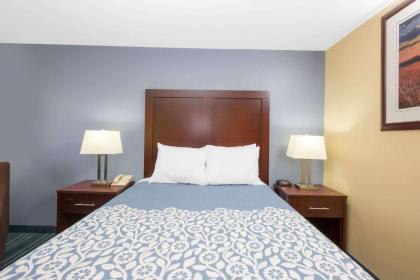 Days Inn by Wyndham Grand Island - image 6