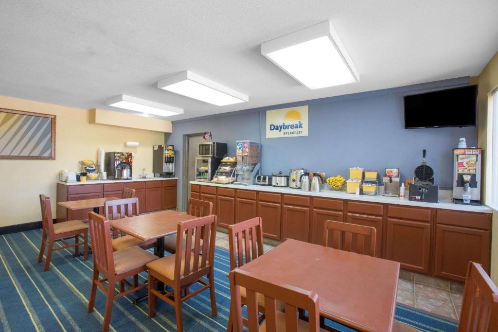 Days Inn by Wyndham Grand Island - image 7