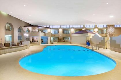 Ramada by Wyndham Midtown Grand Island - image 2