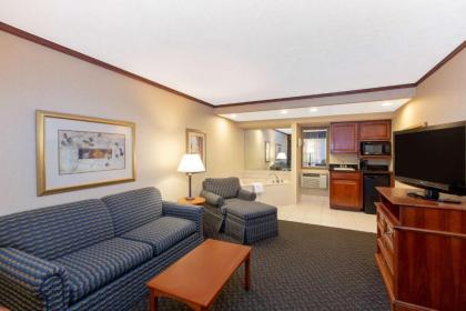 Ramada by Wyndham Midtown Grand Island - image 4