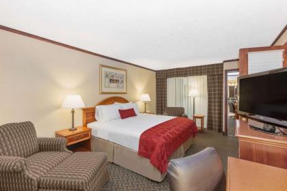 Ramada by Wyndham Midtown Grand Island - image 5