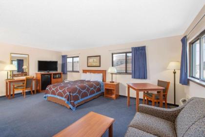 Super 8 by Wyndham Grand Island - image 11