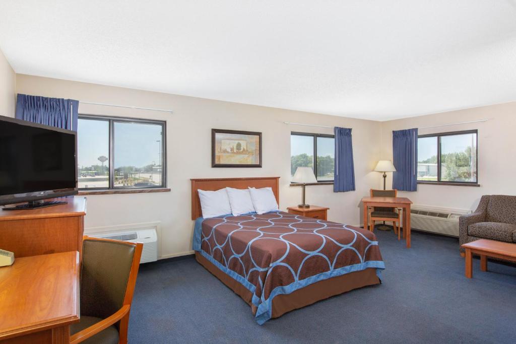 Super 8 by Wyndham Grand Island - image 2