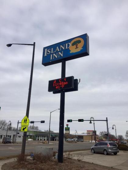 Island Inn - image 2