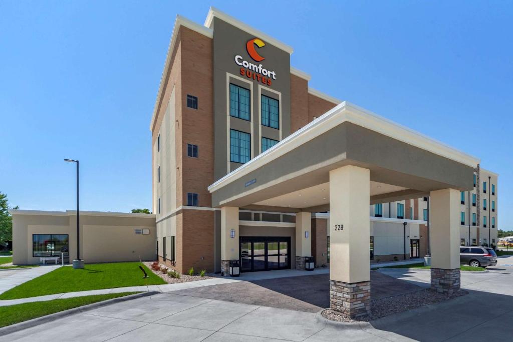 Comfort Suites Grand Island - image 2