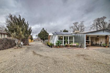 The Bees Knees Bungalow by Bike Trails and Wineries! - image 14