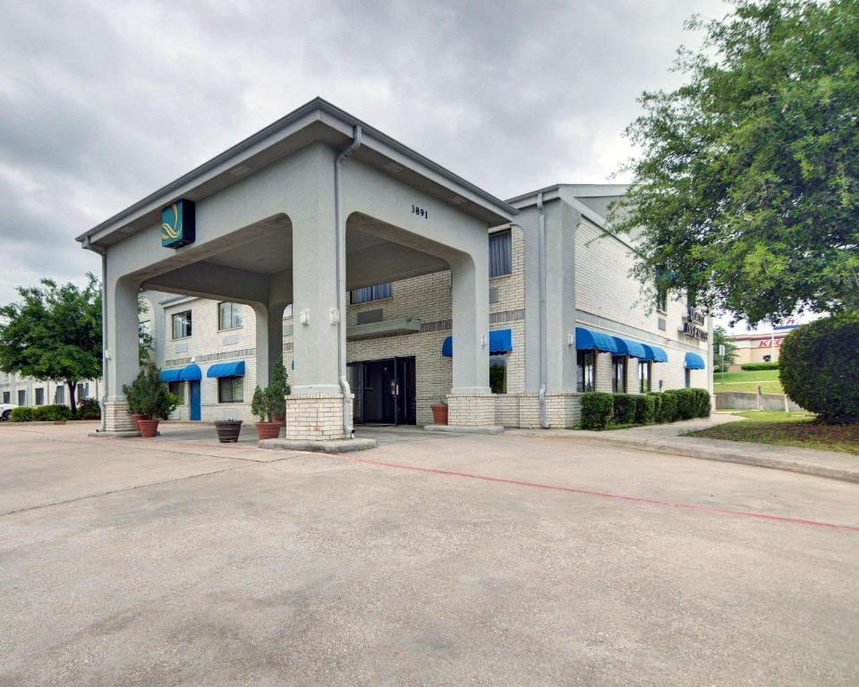 Quality Inn & Suites Grand Prairie - main image