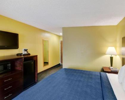 Quality Inn & Suites Grand Prairie - image 10