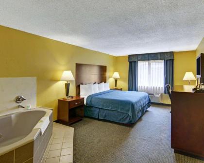 Quality Inn & Suites Grand Prairie - image 12