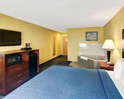 Quality Inn & Suites Grand Prairie - image 2