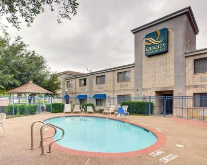 Quality Inn & Suites Grand Prairie - image 3