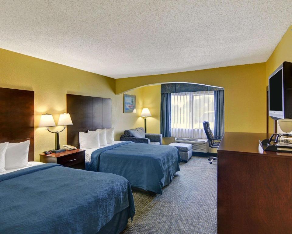 Quality Inn & Suites Grand Prairie - image 6