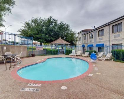 Quality Inn & Suites Grand Prairie - image 7