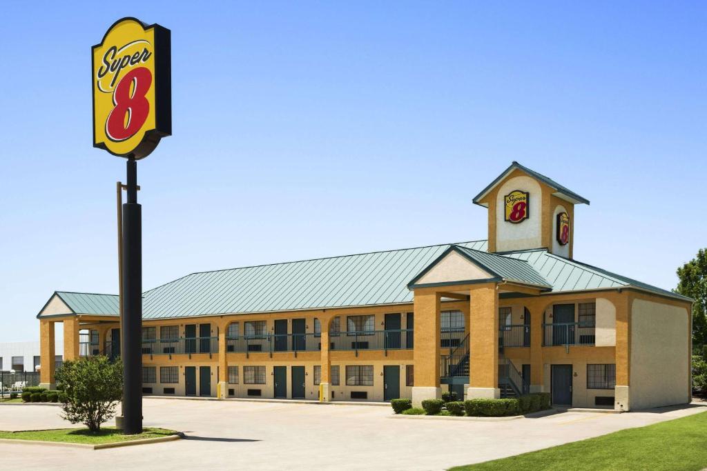 Super 8 by Wyndham Grand Prairie Southwest - main image