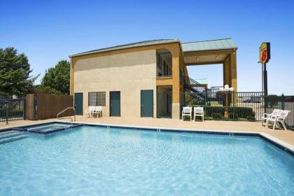 Super 8 by Wyndham Grand Prairie Southwest - image 10